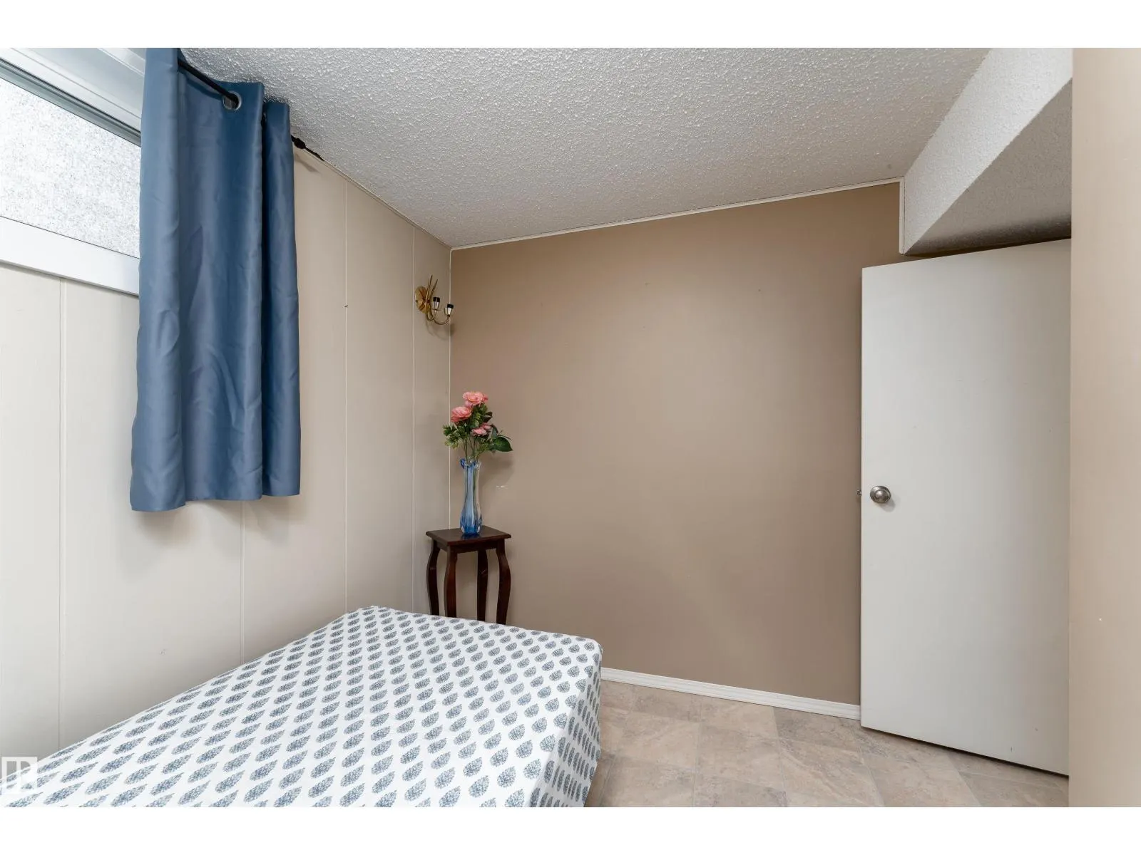 12904 86 ST NW
