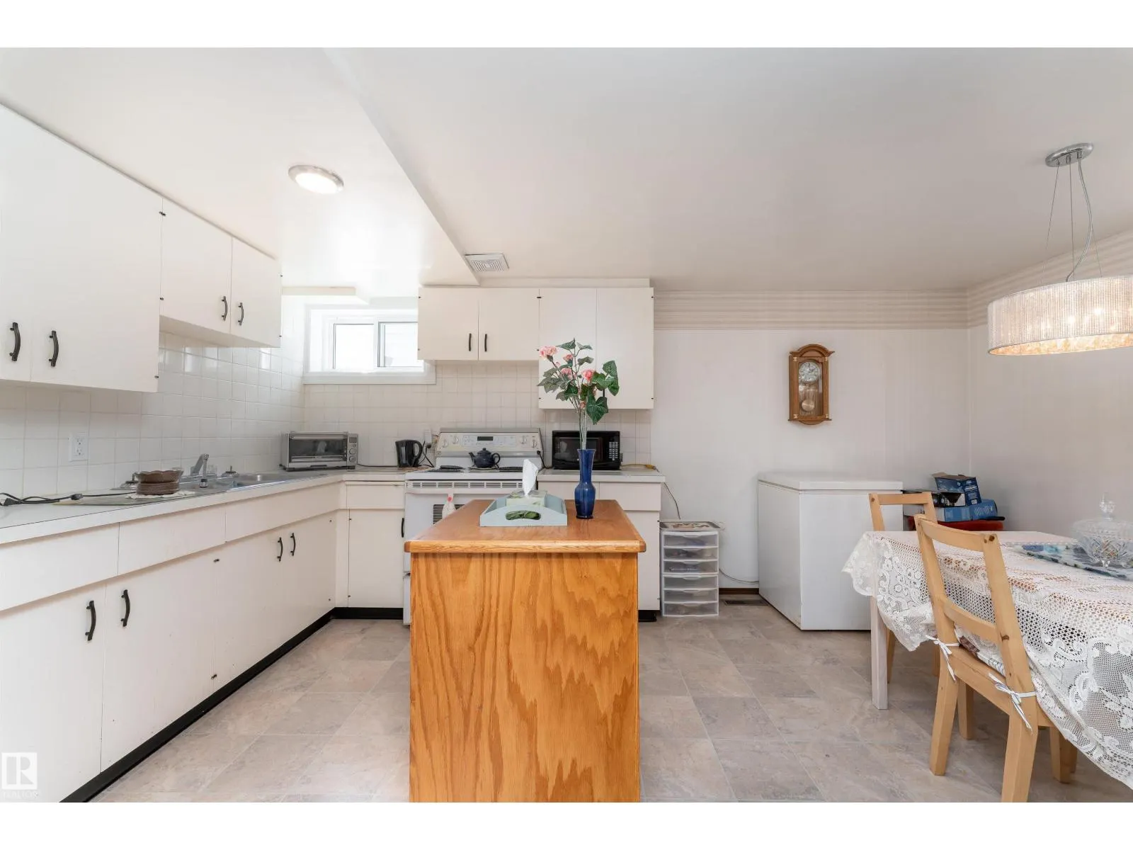 12904 86 ST NW