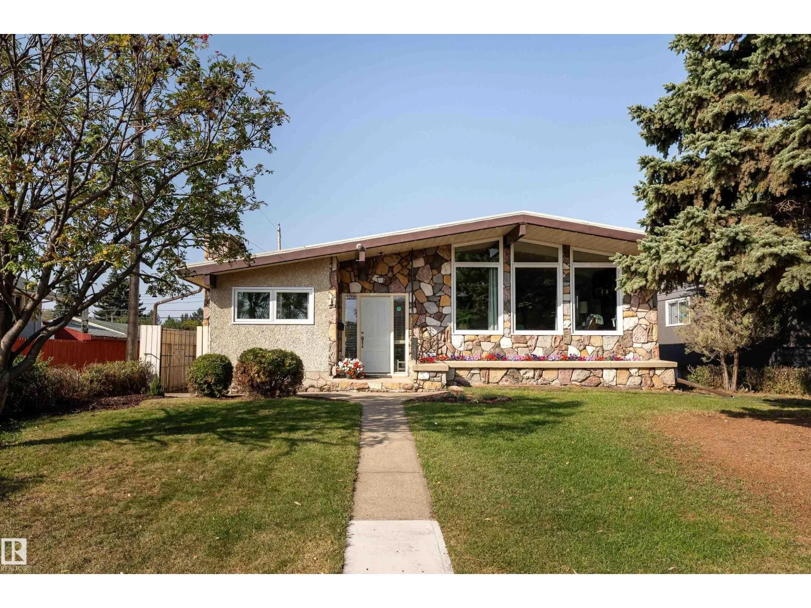 12904 86 ST NW