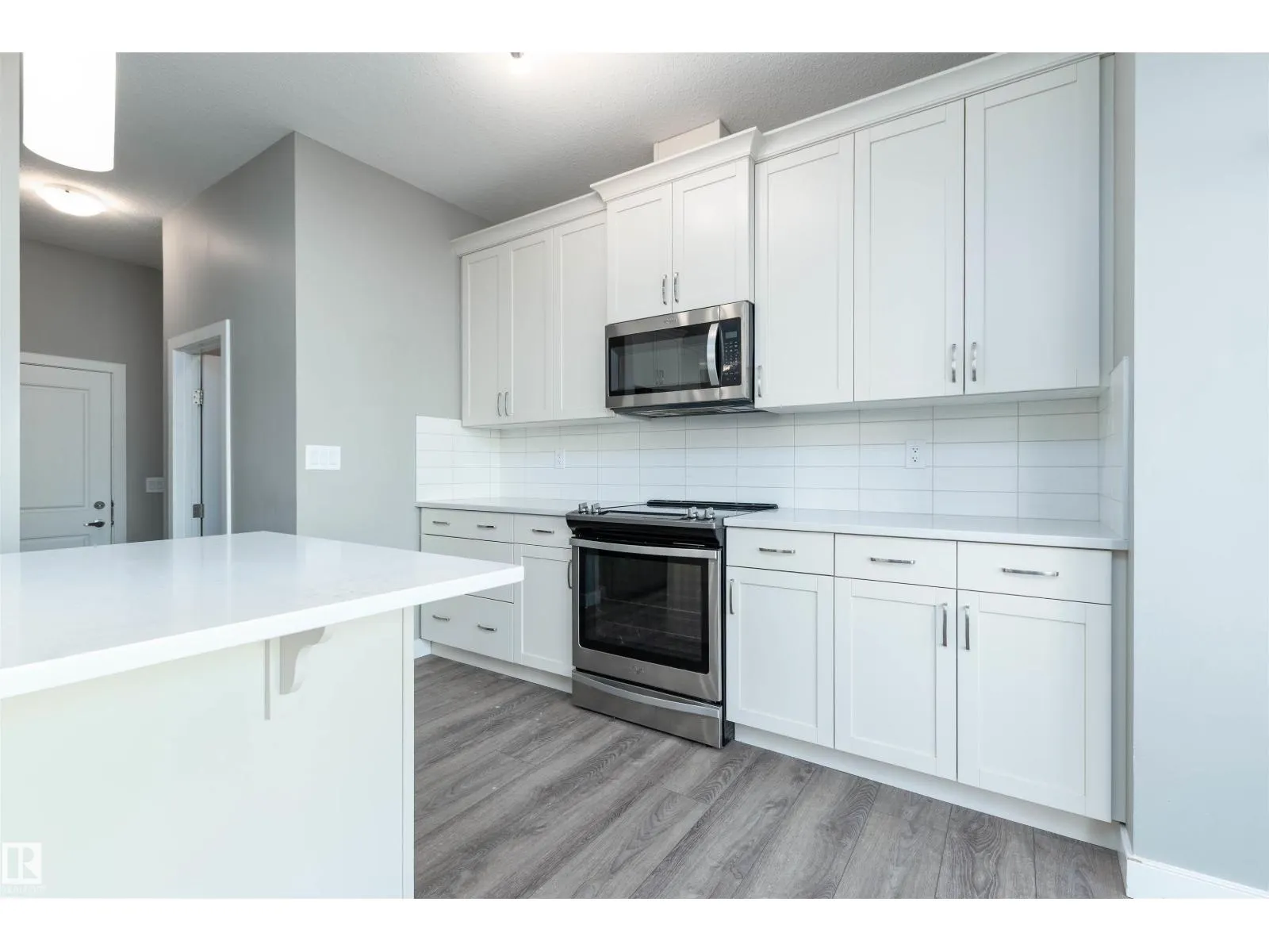 1628 201 ST NW