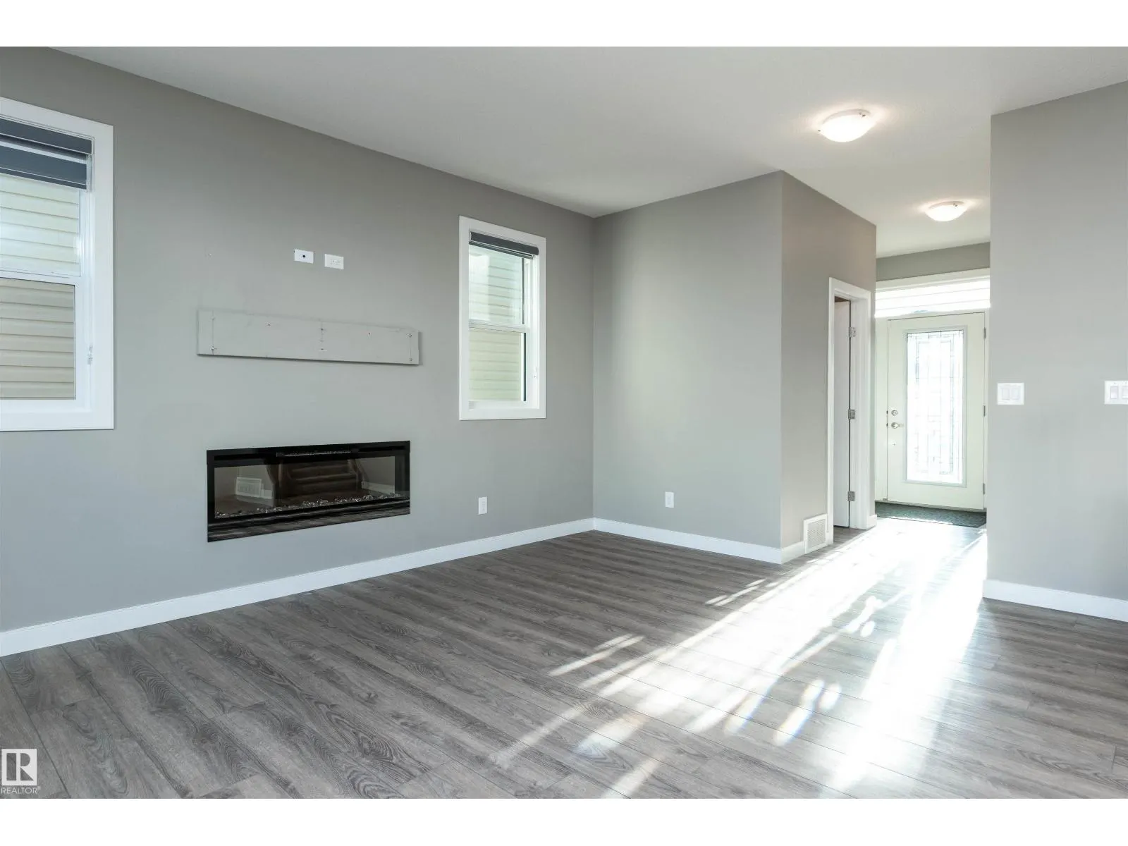 1628 201 ST NW