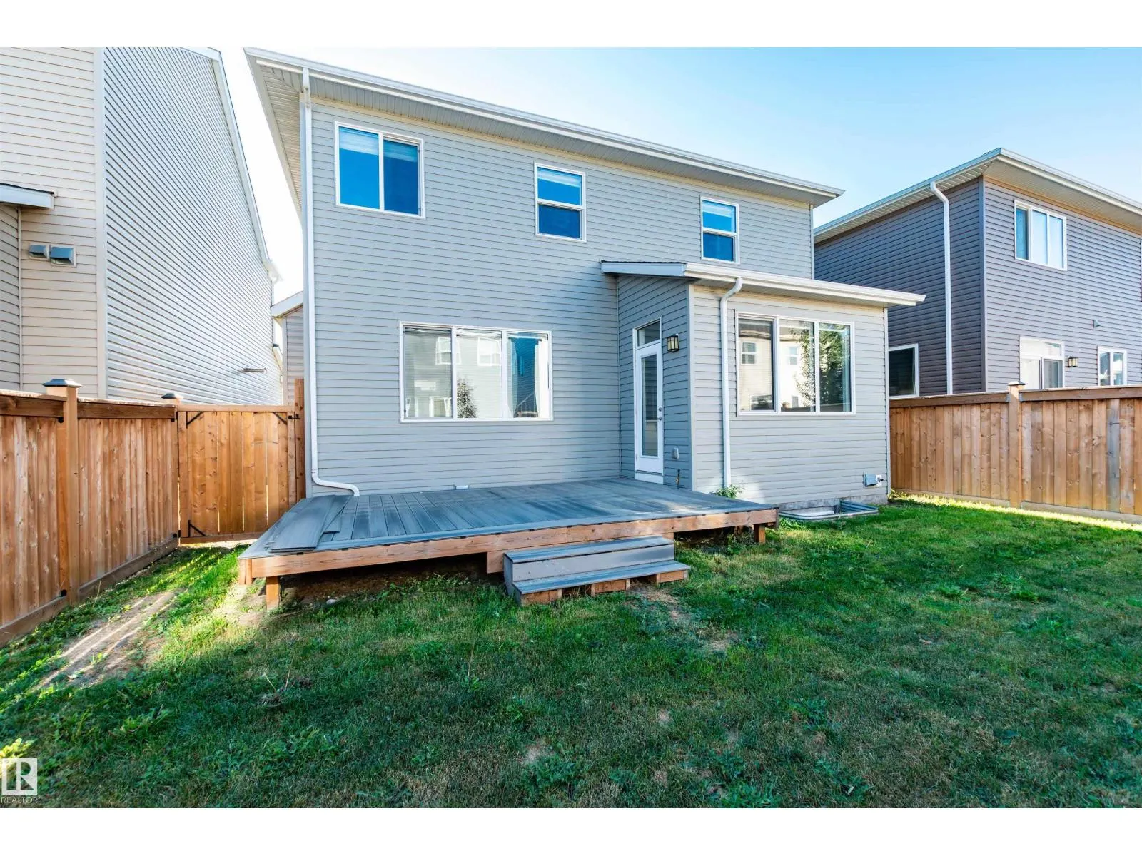 1628 201 ST NW