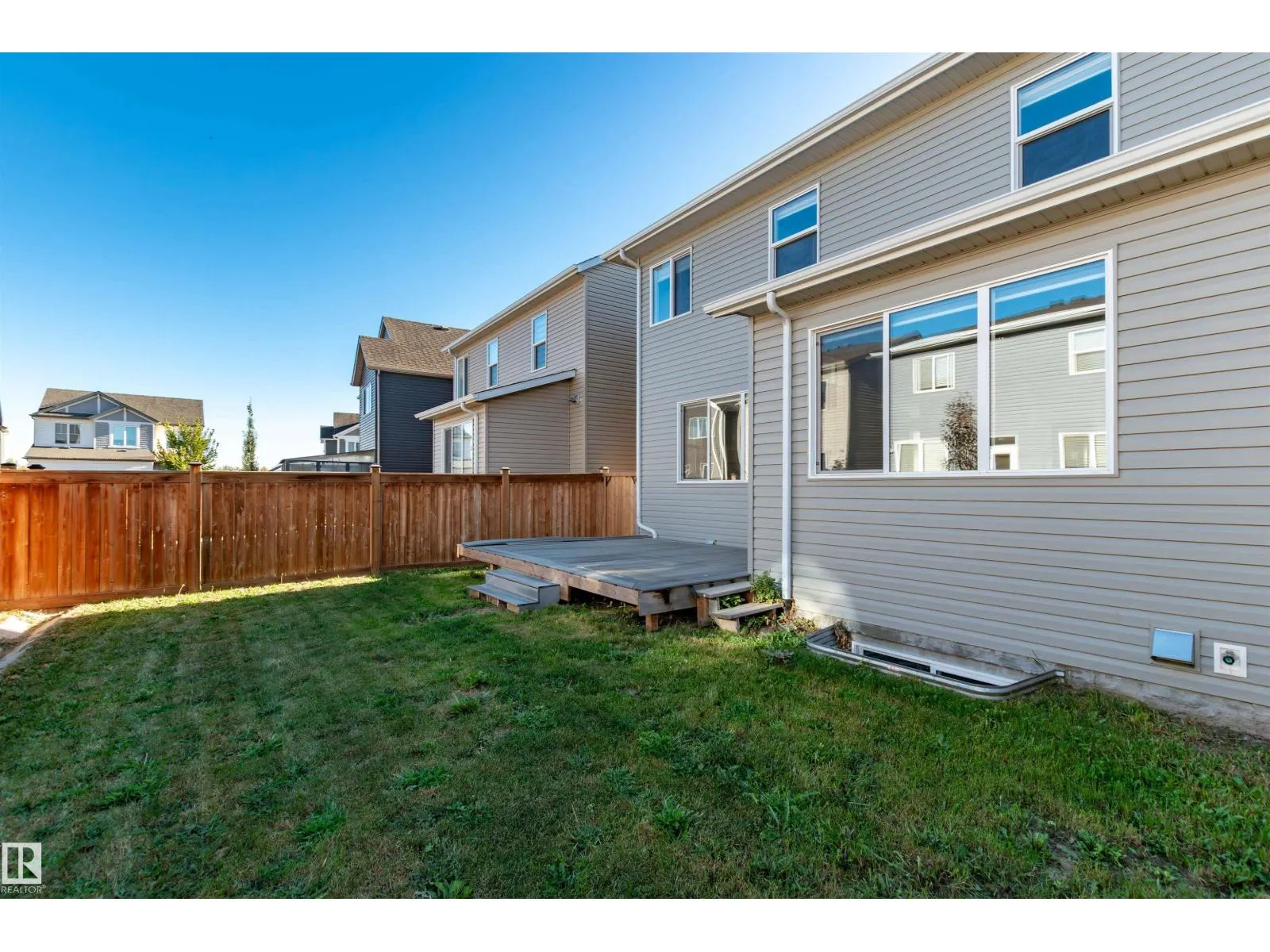 1628 201 ST NW