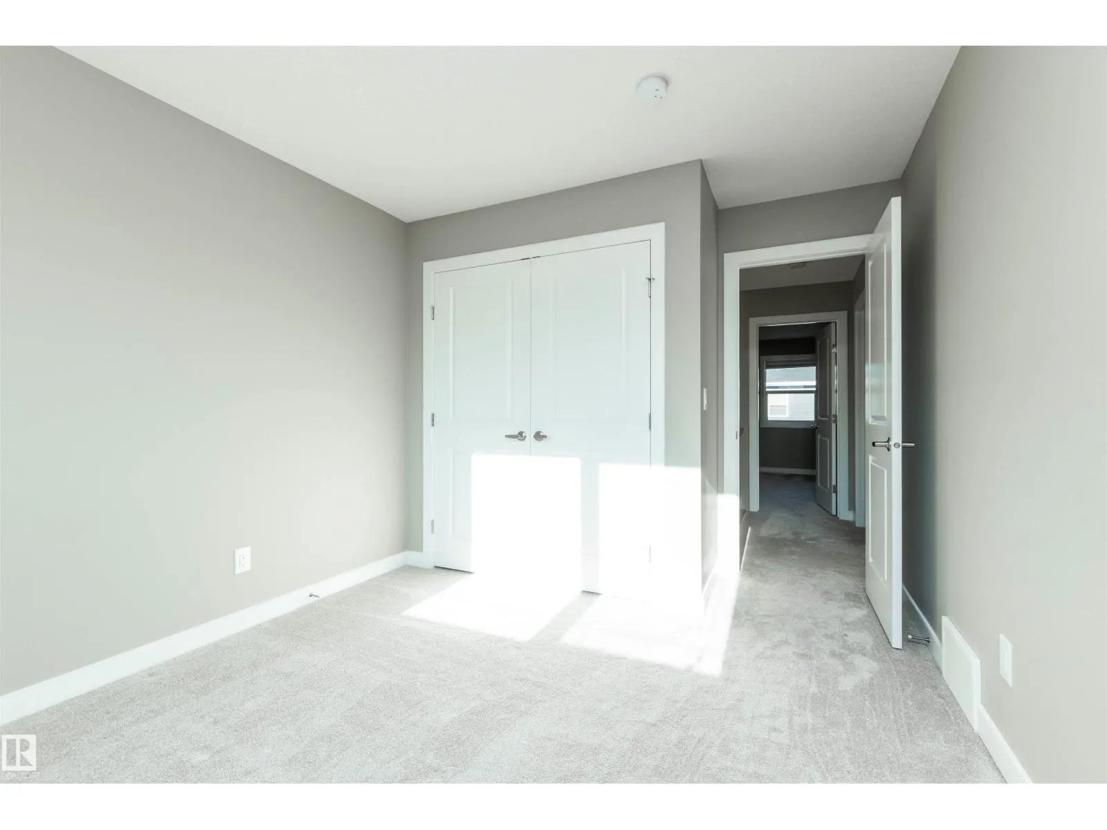 1628 201 ST NW