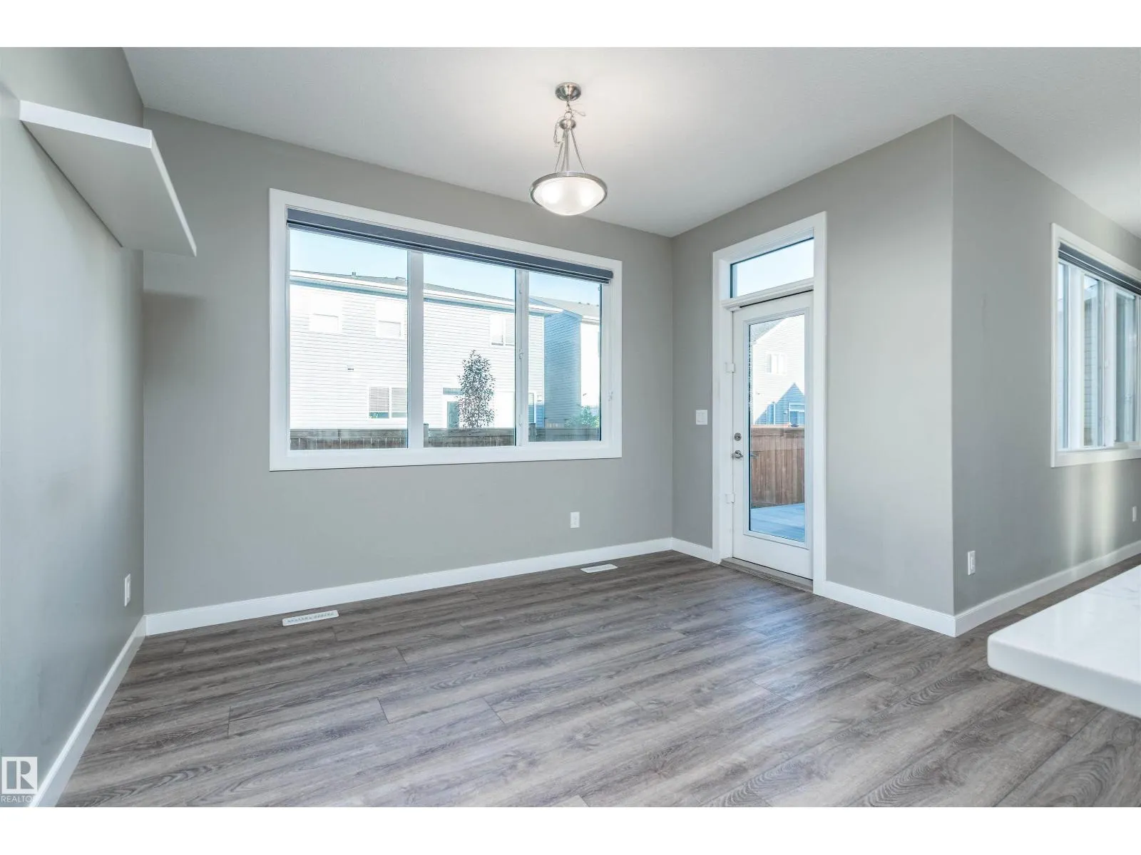 1628 201 ST NW
