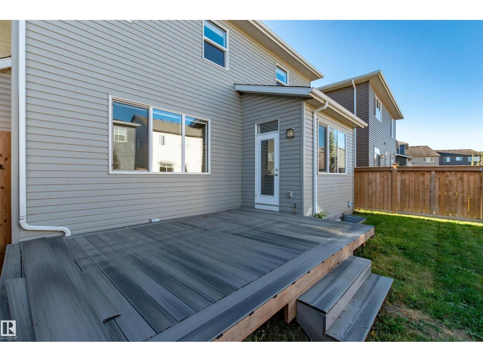 1628 201 ST NW