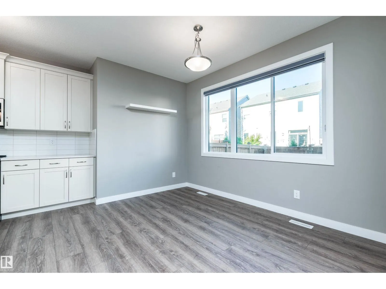 1628 201 ST NW