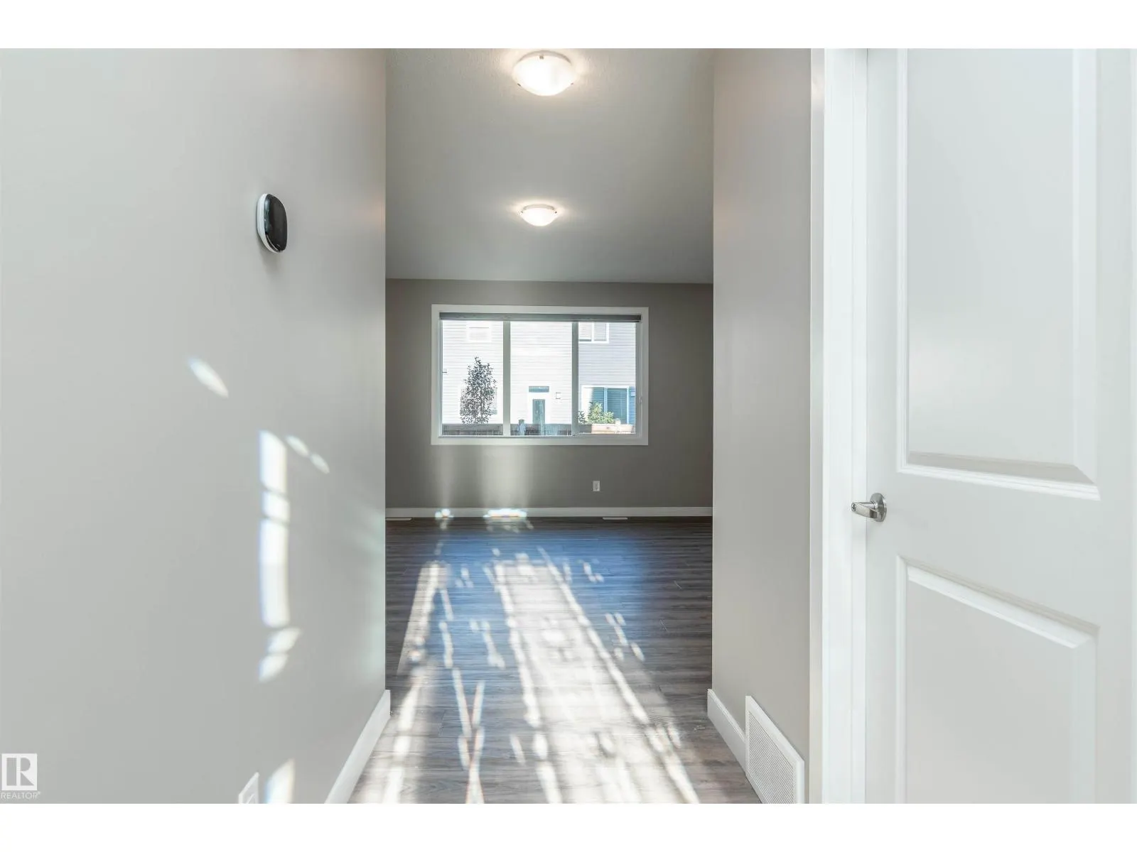 1628 201 ST NW