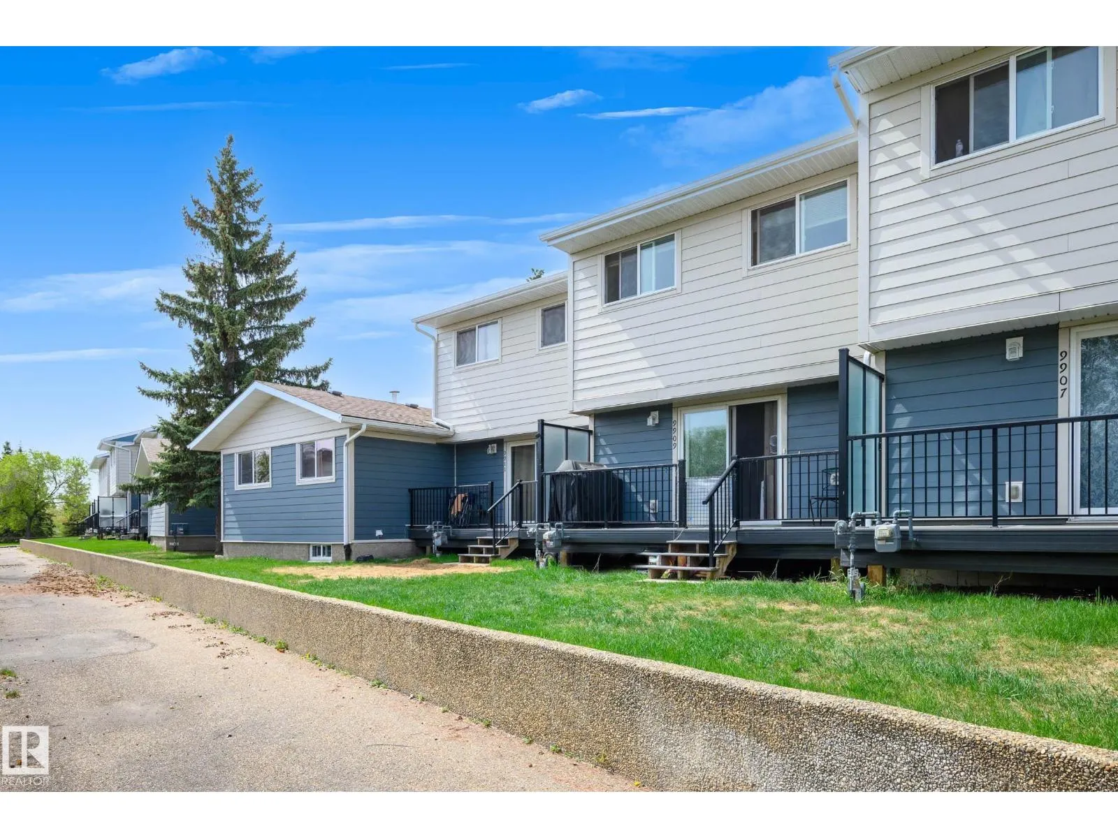 9909 171 AV NW