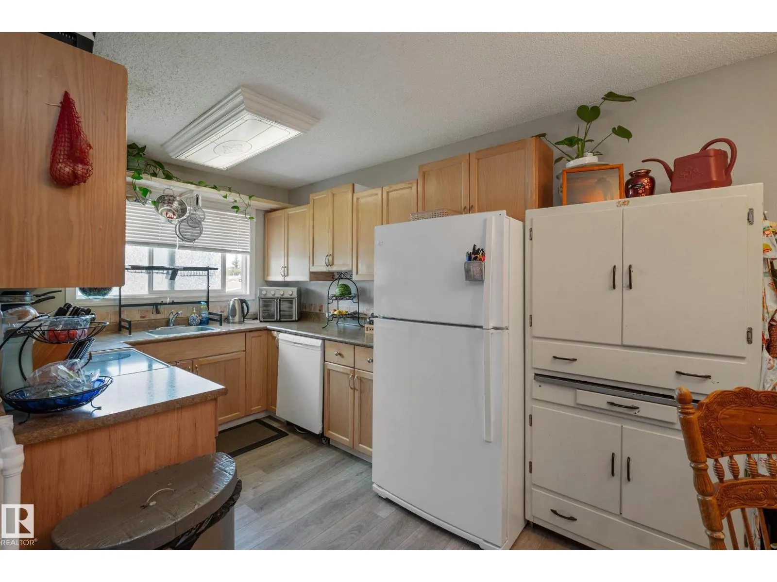 9909 171 AV NW