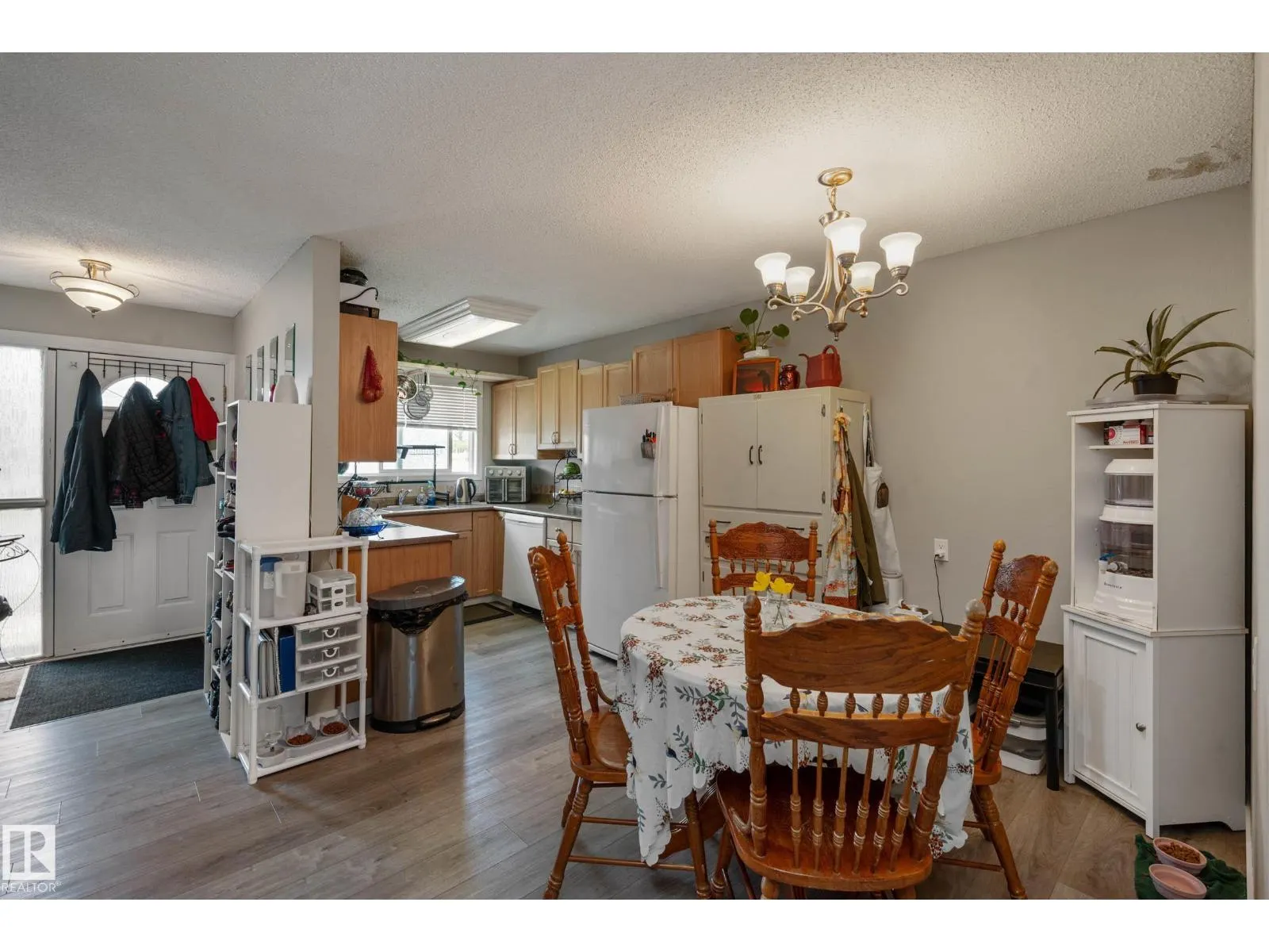 9909 171 AV NW