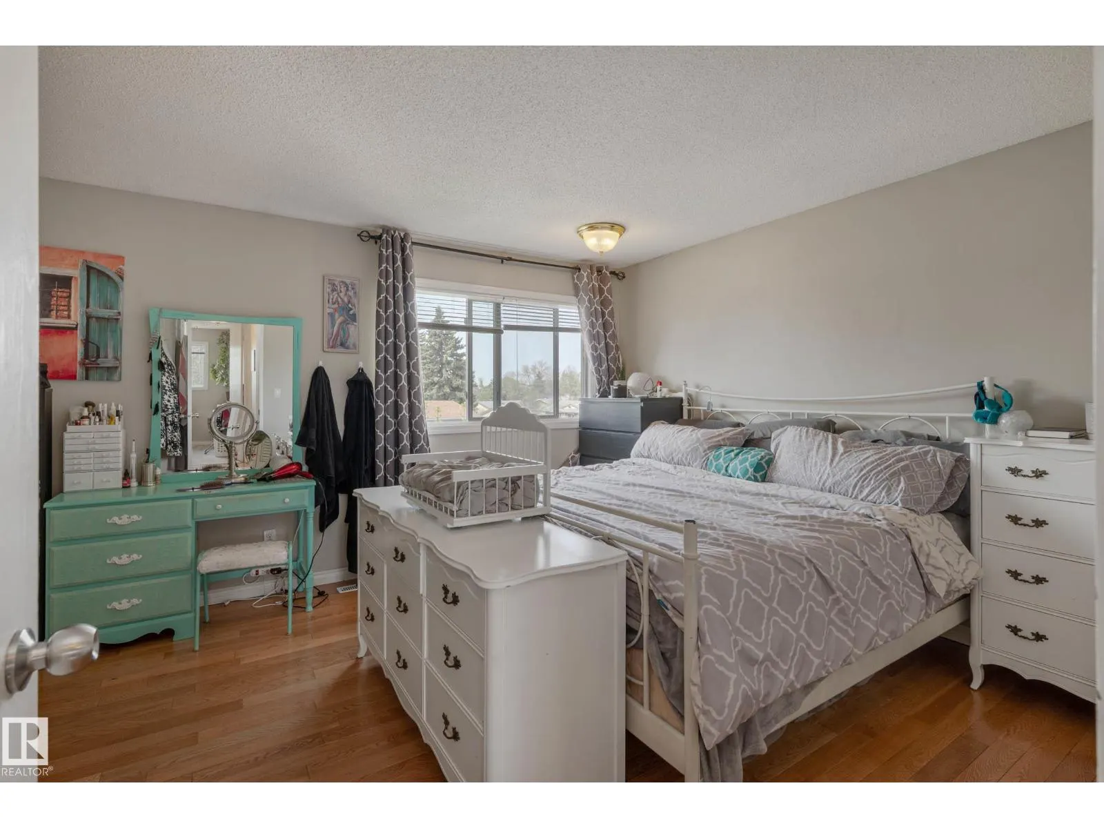 9909 171 AV NW