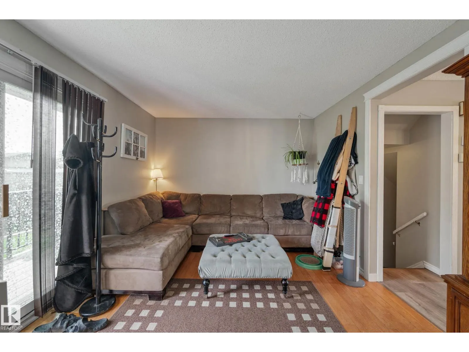 9909 171 AV NW