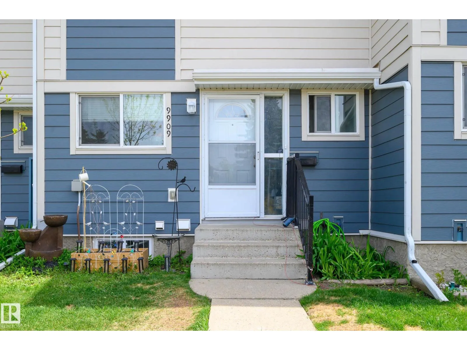 9909 171 AV NW