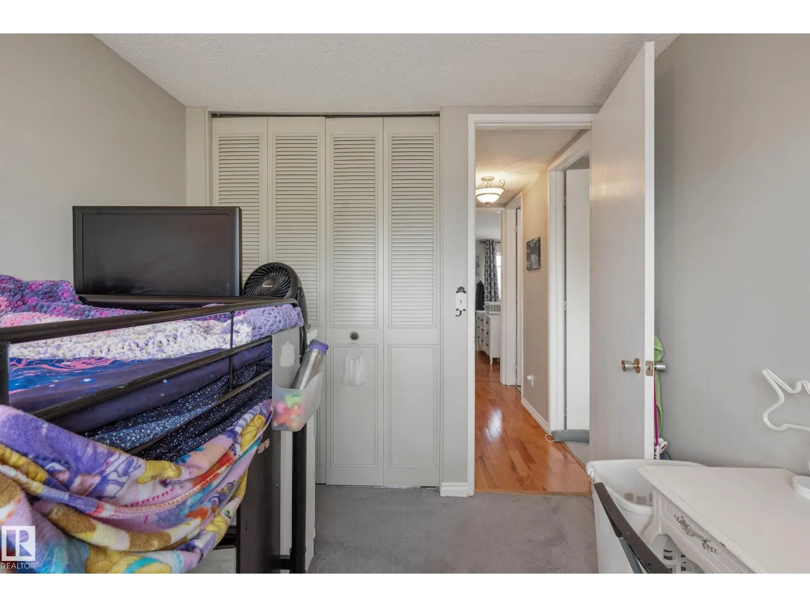 9909 171 AV NW