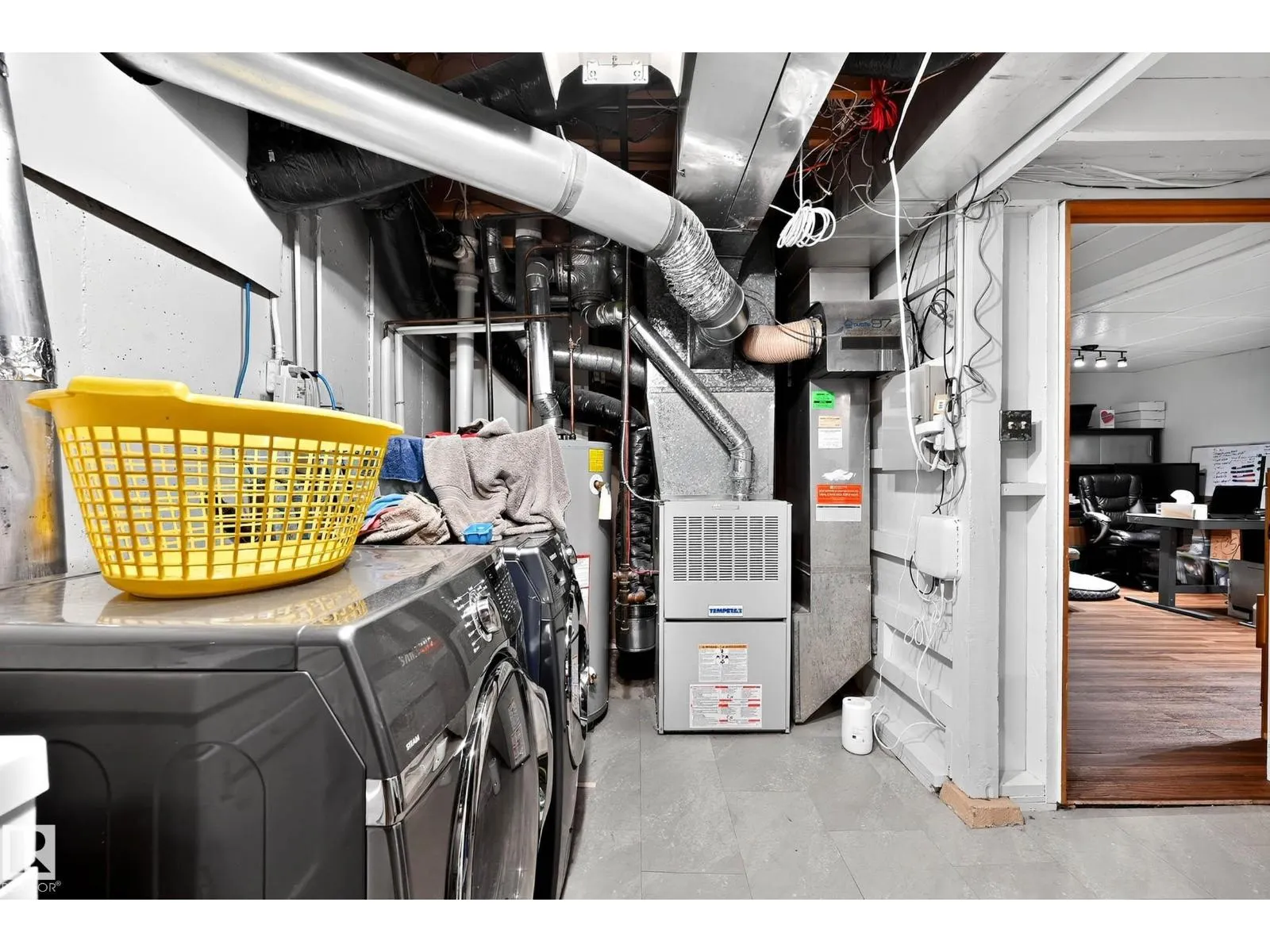 14304 92A AV NW