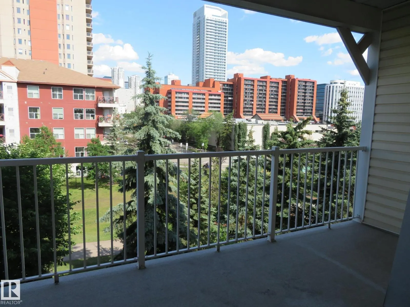 #405 10221 111 ST NW