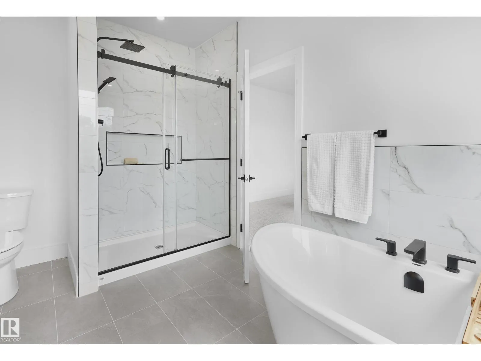 11711 83 AV NW