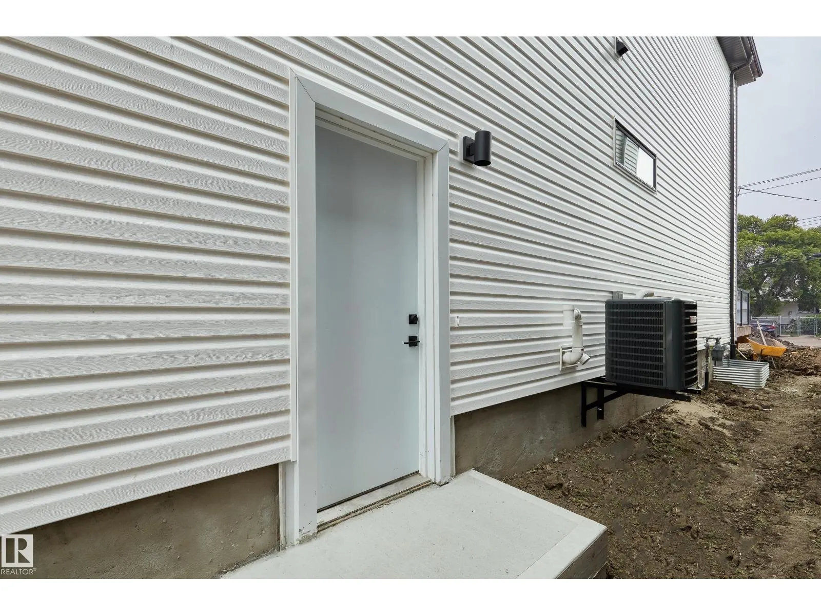 11711 83 AV NW