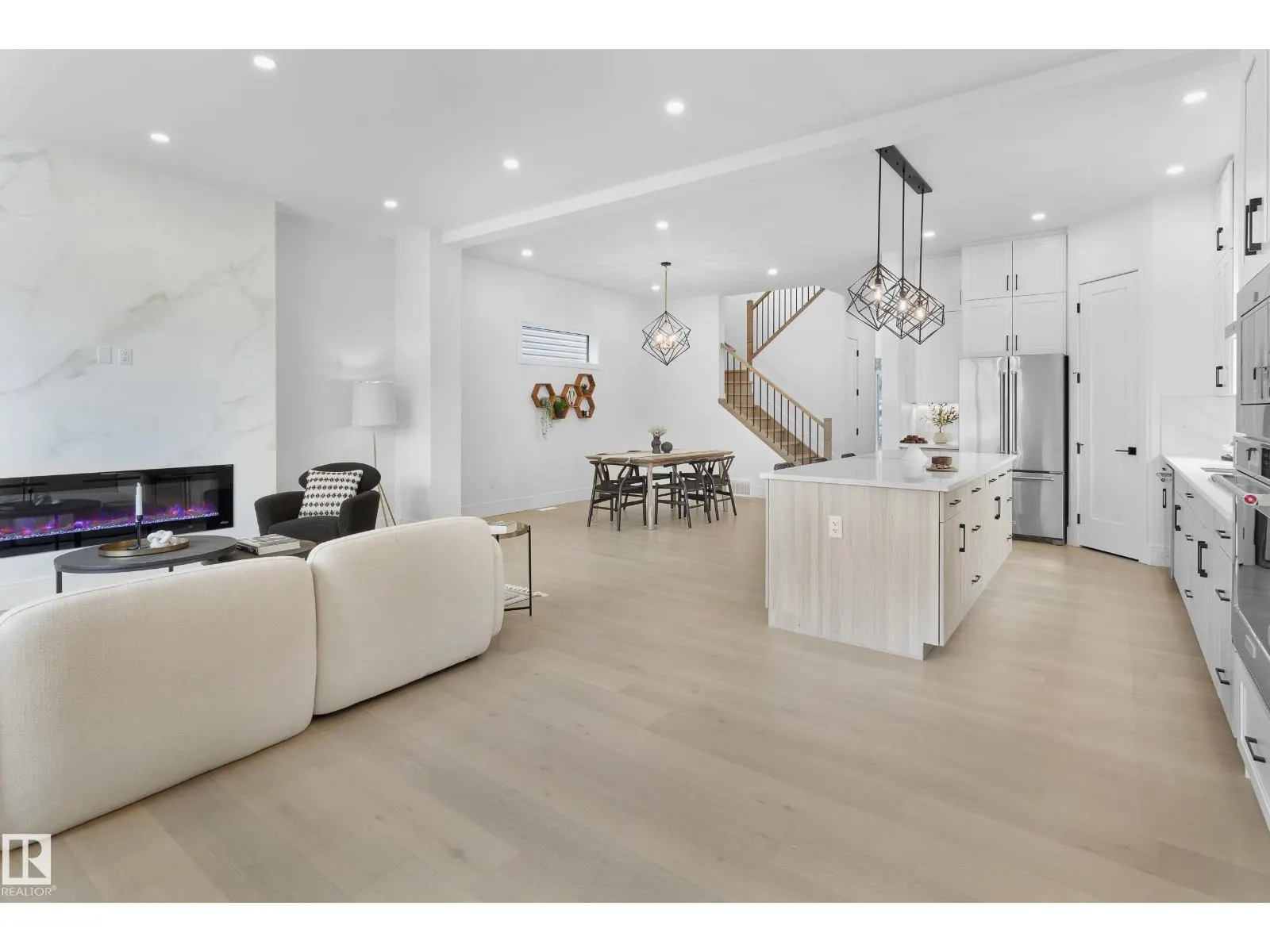 11711 83 AV NW