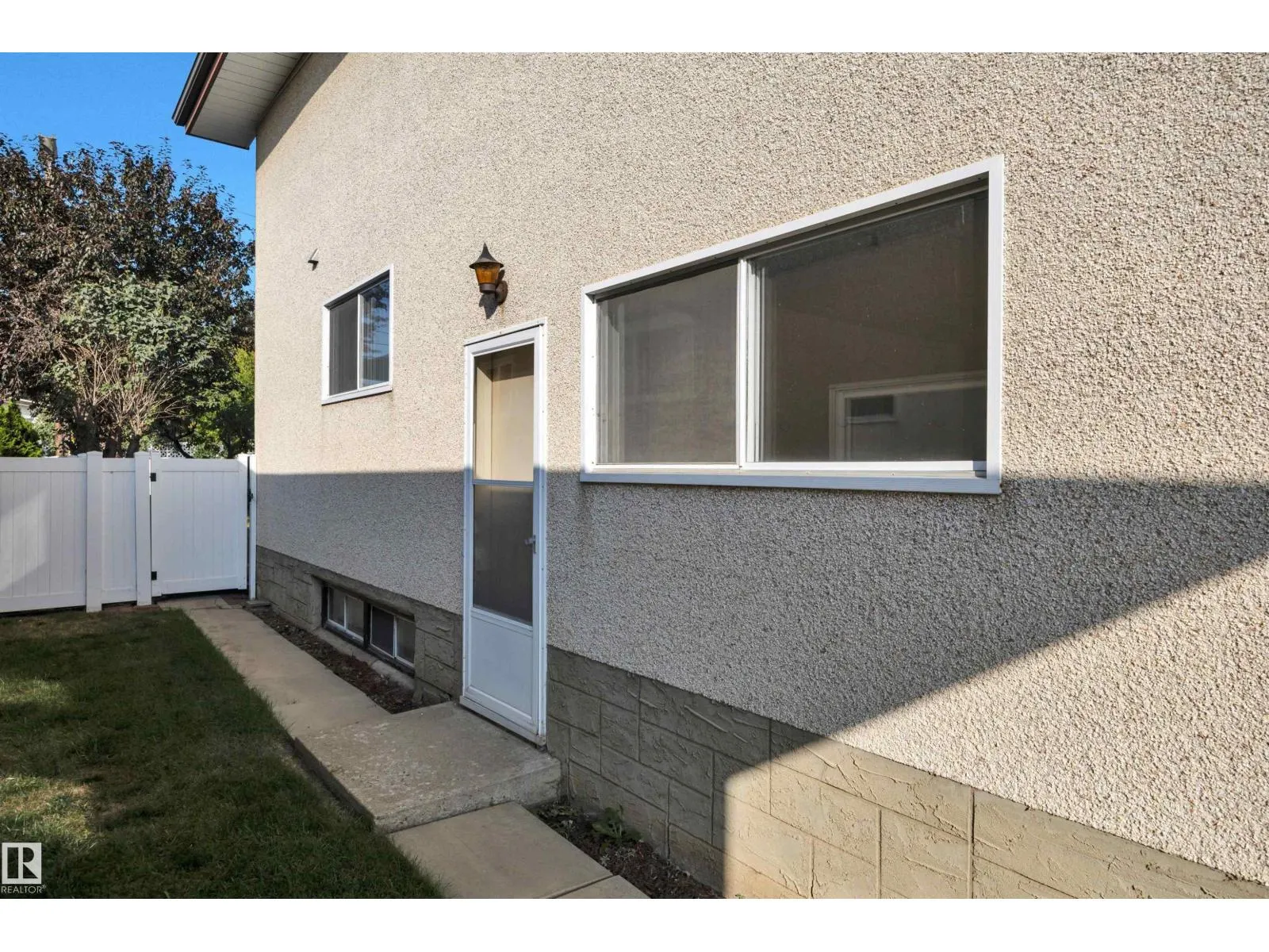 10648 74 ST NW