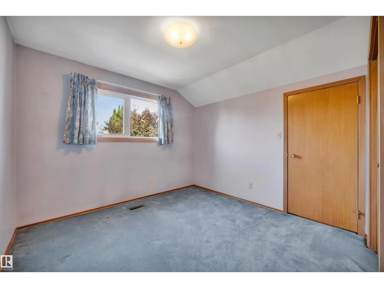 10648 74 ST NW