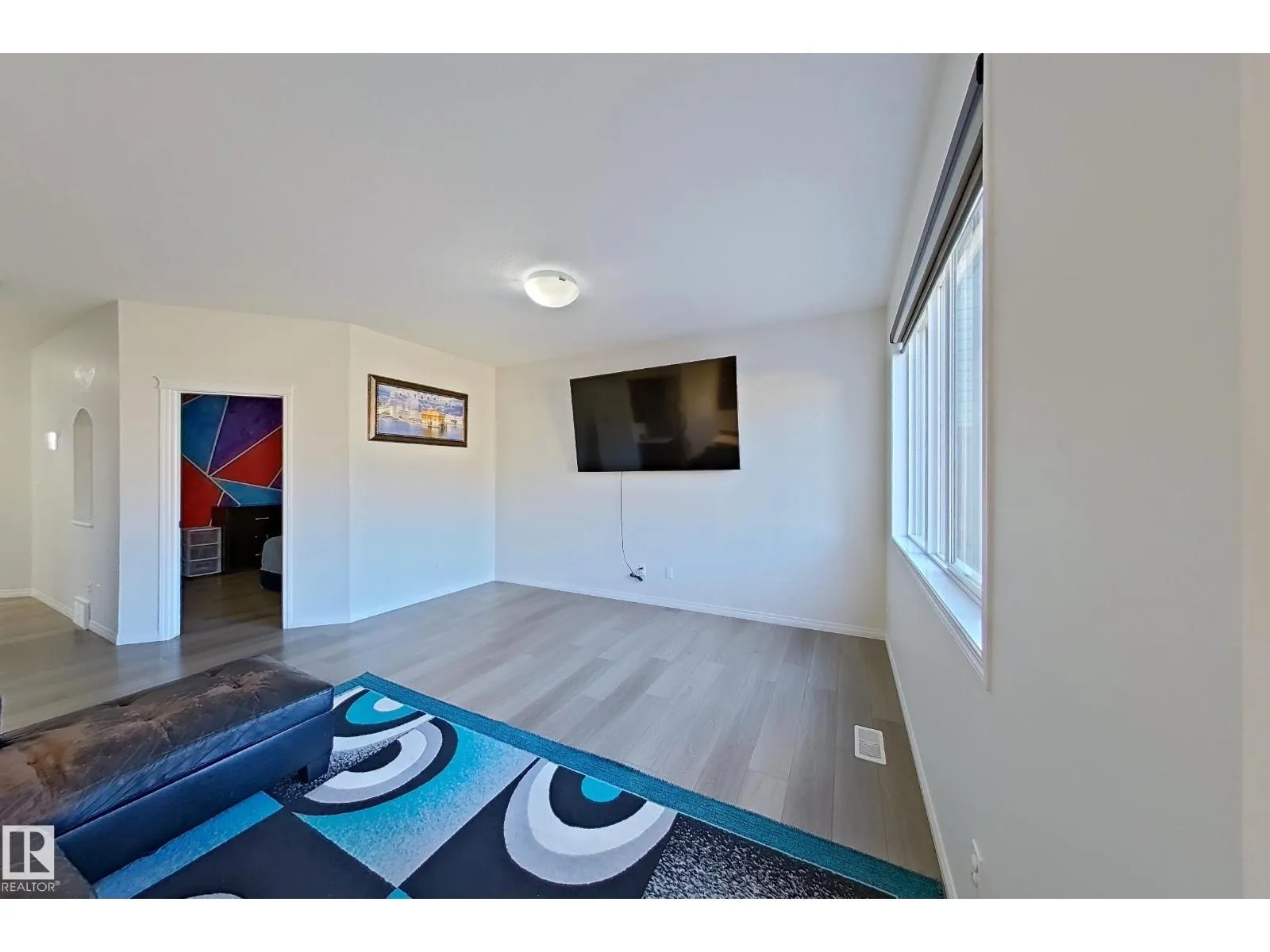 5218 23 AV SW