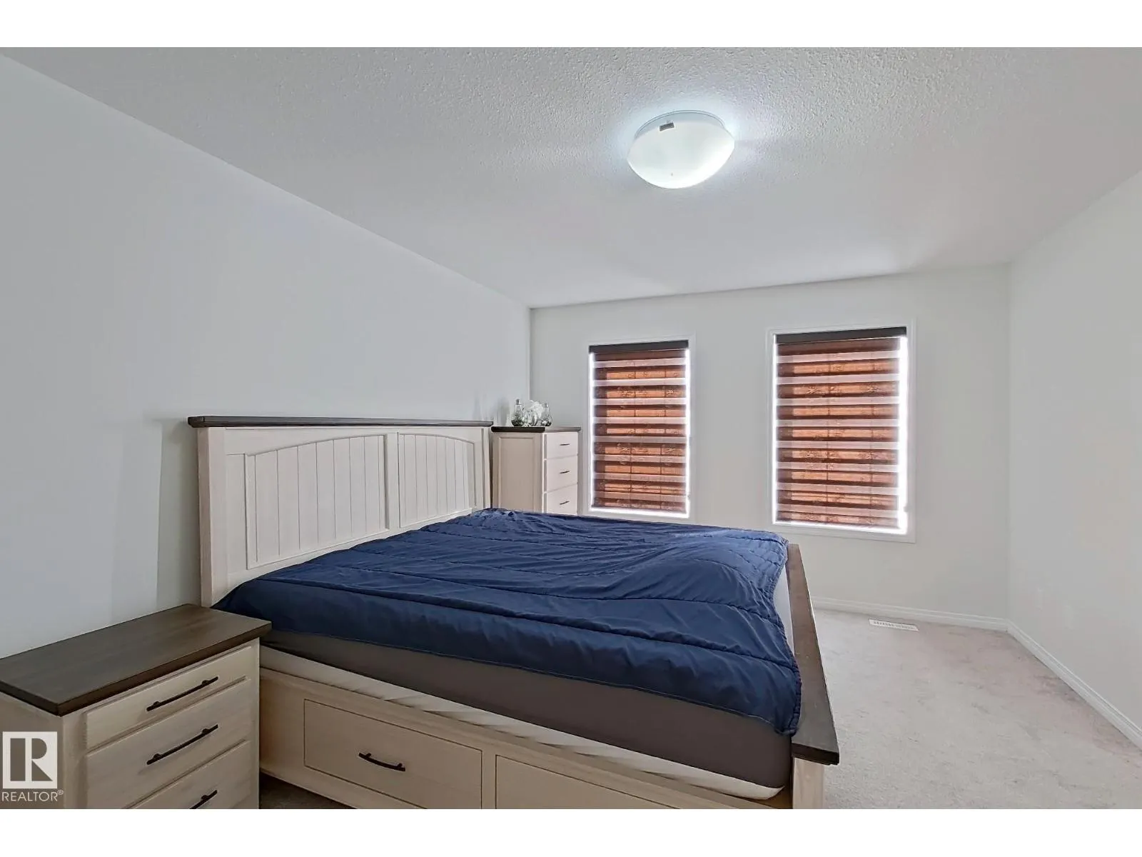 5218 23 AV SW