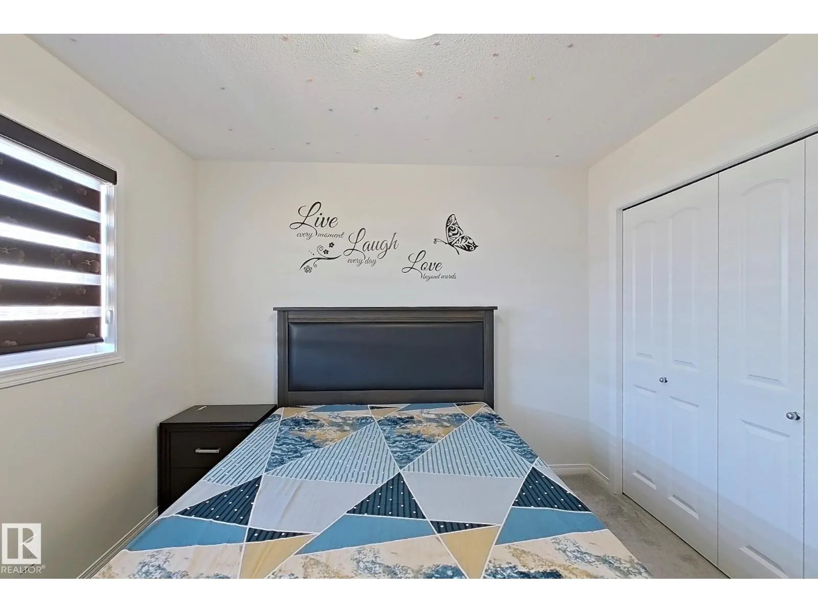 5218 23 AV SW