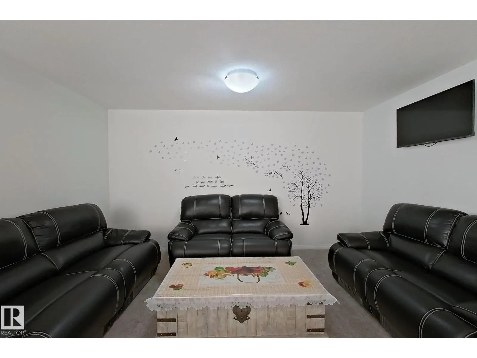 5218 23 AV SW