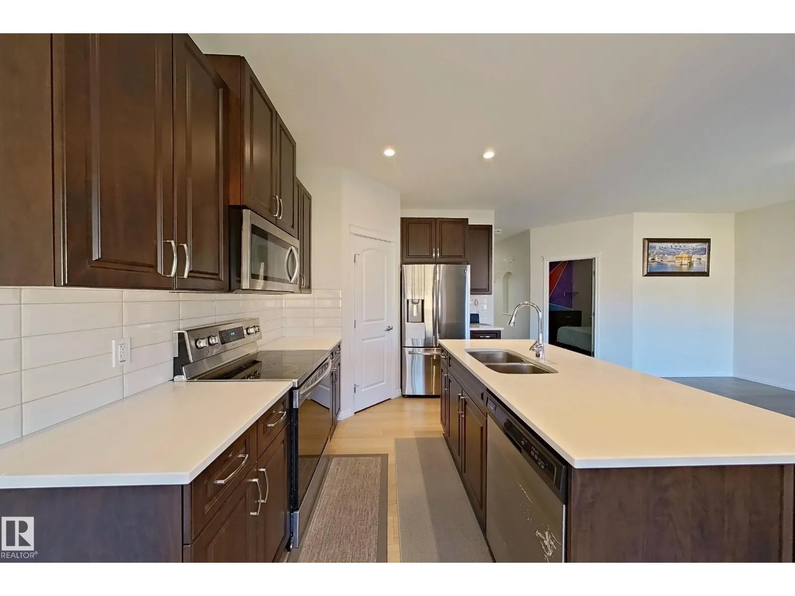5218 23 AV SW