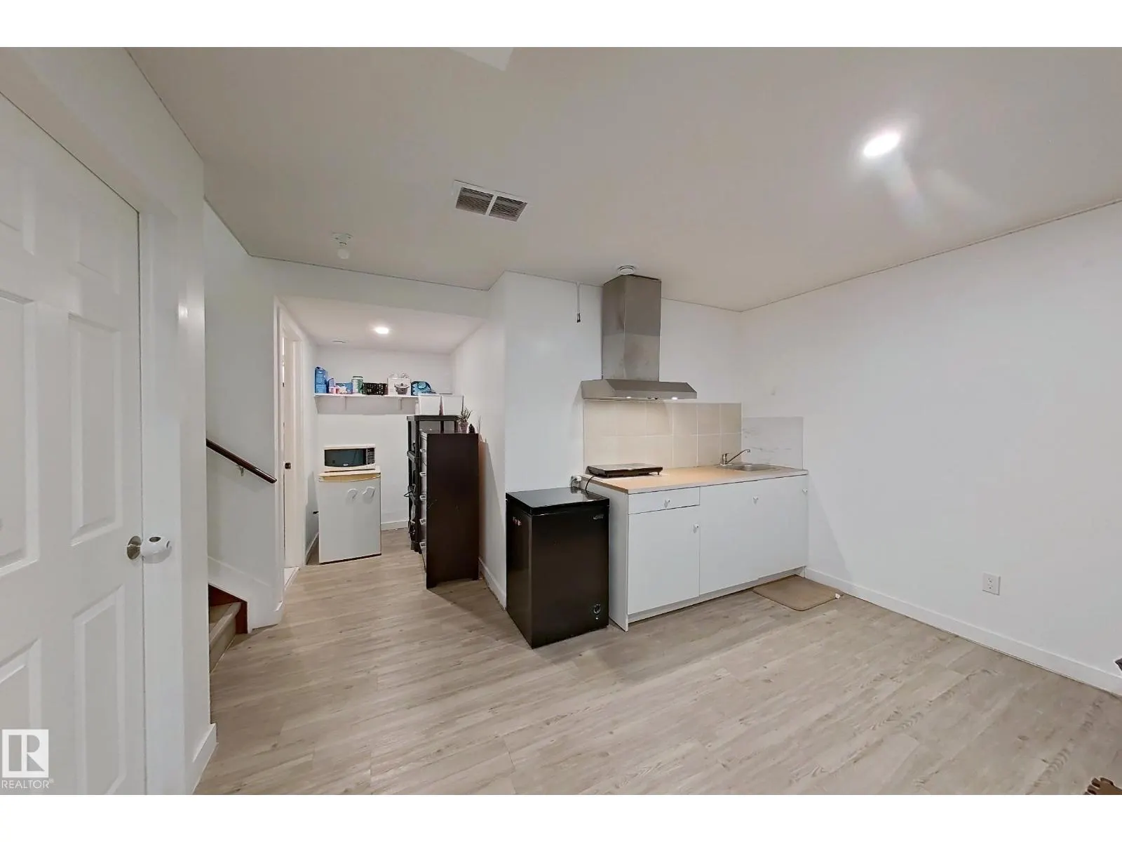 5218 23 AV SW