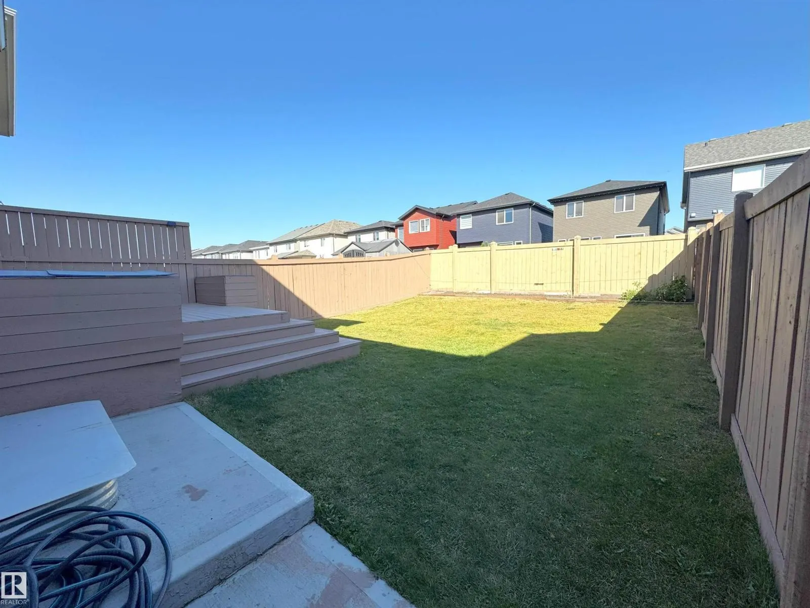 5218 23 AV SW