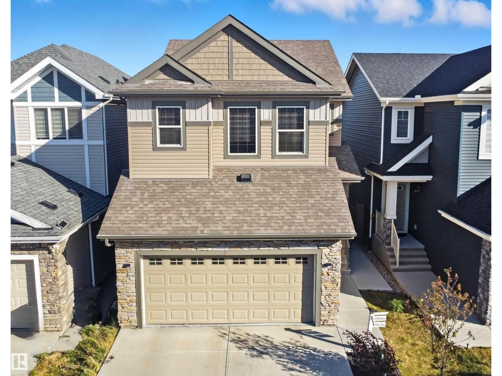 5218 23 AV SW