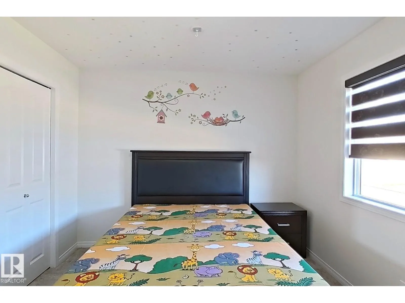 5218 23 AV SW