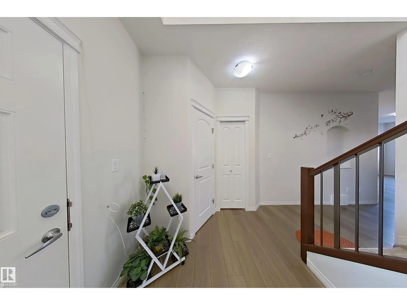 5218 23 AV SW