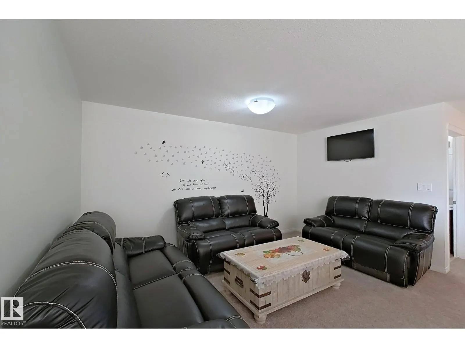 5218 23 AV SW