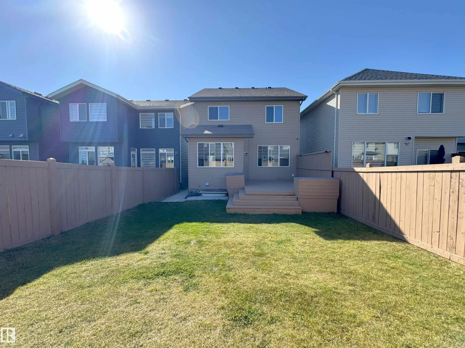 5218 23 AV SW
