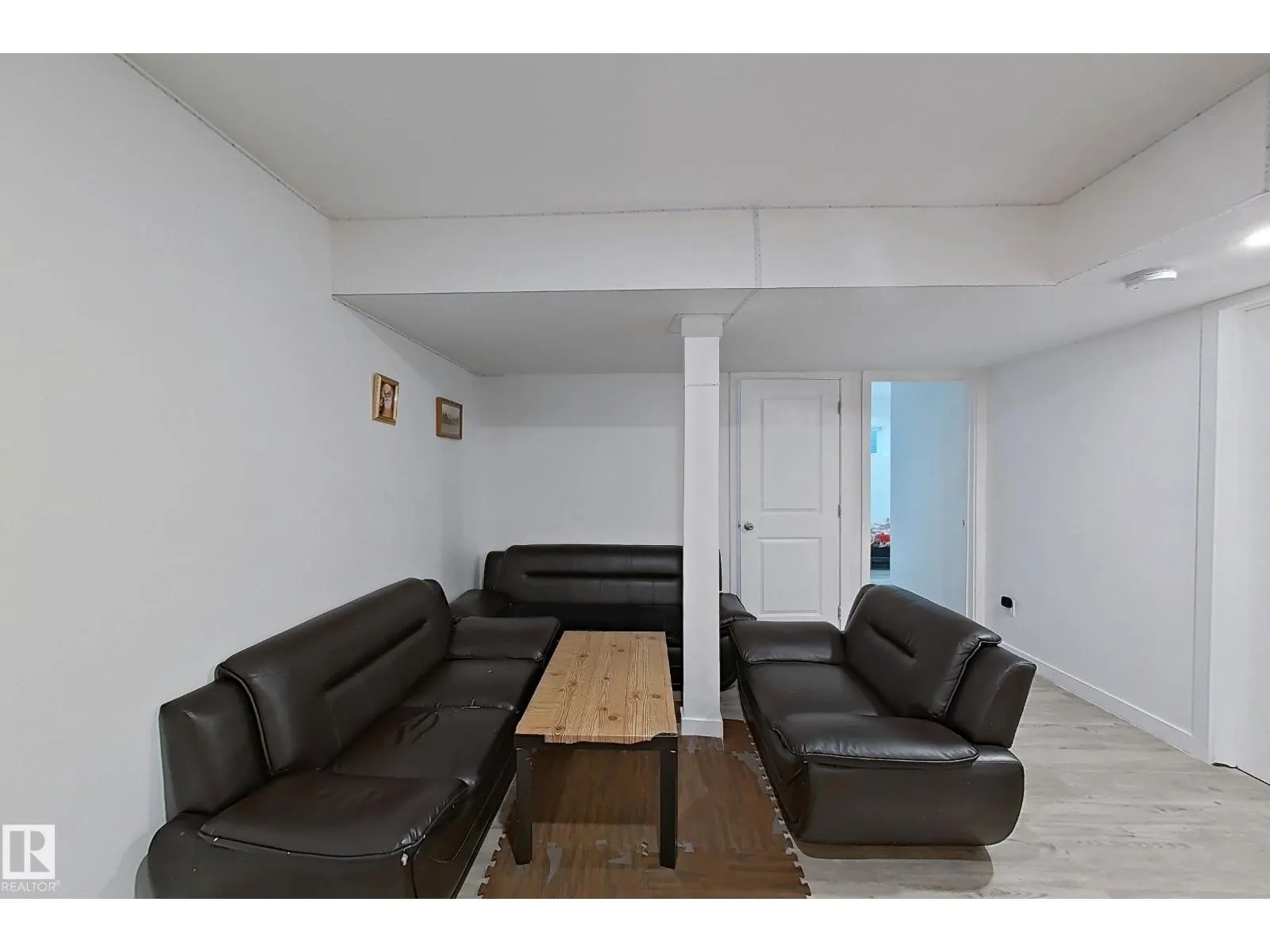 5218 23 AV SW