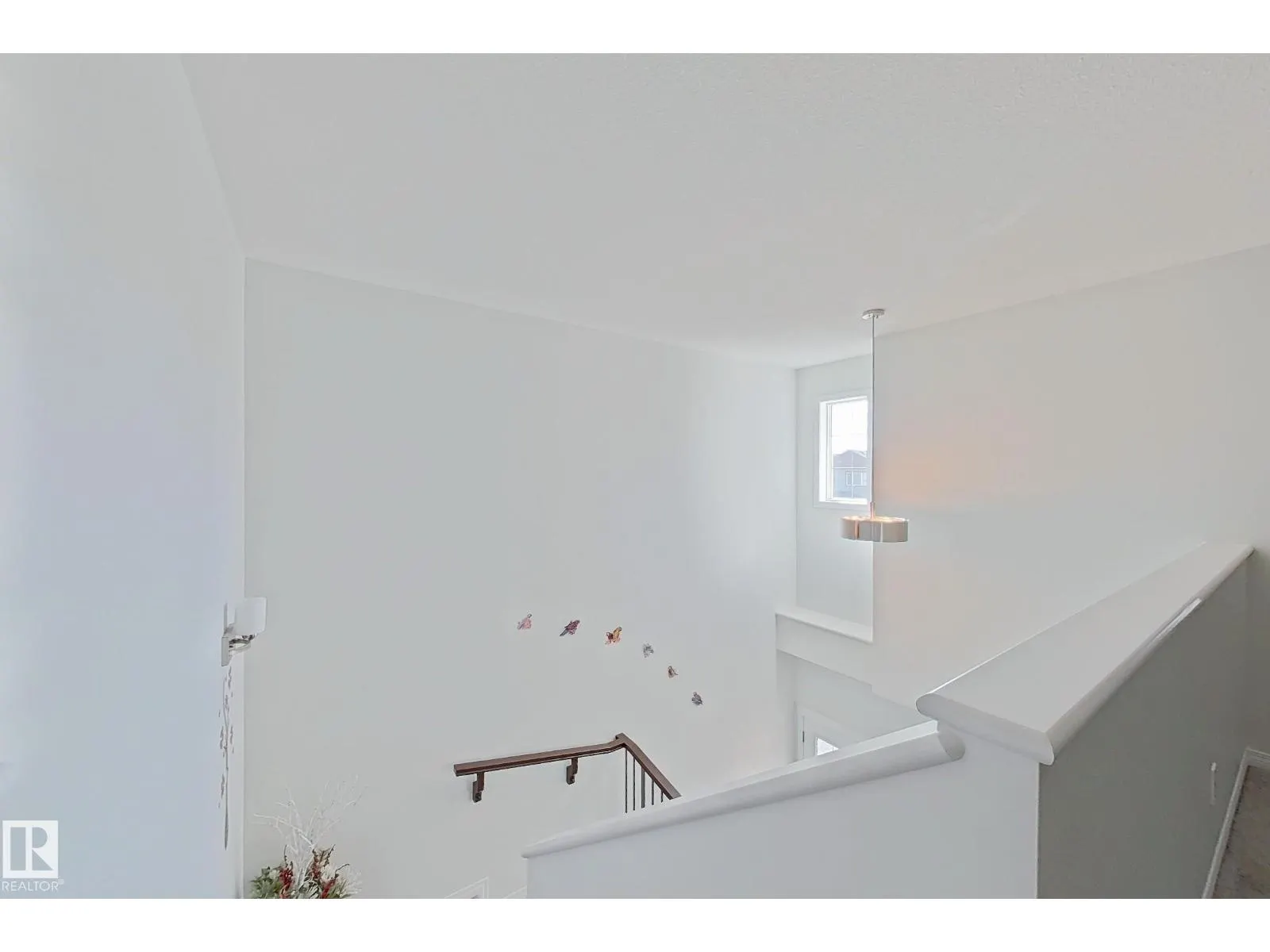 5218 23 AV SW