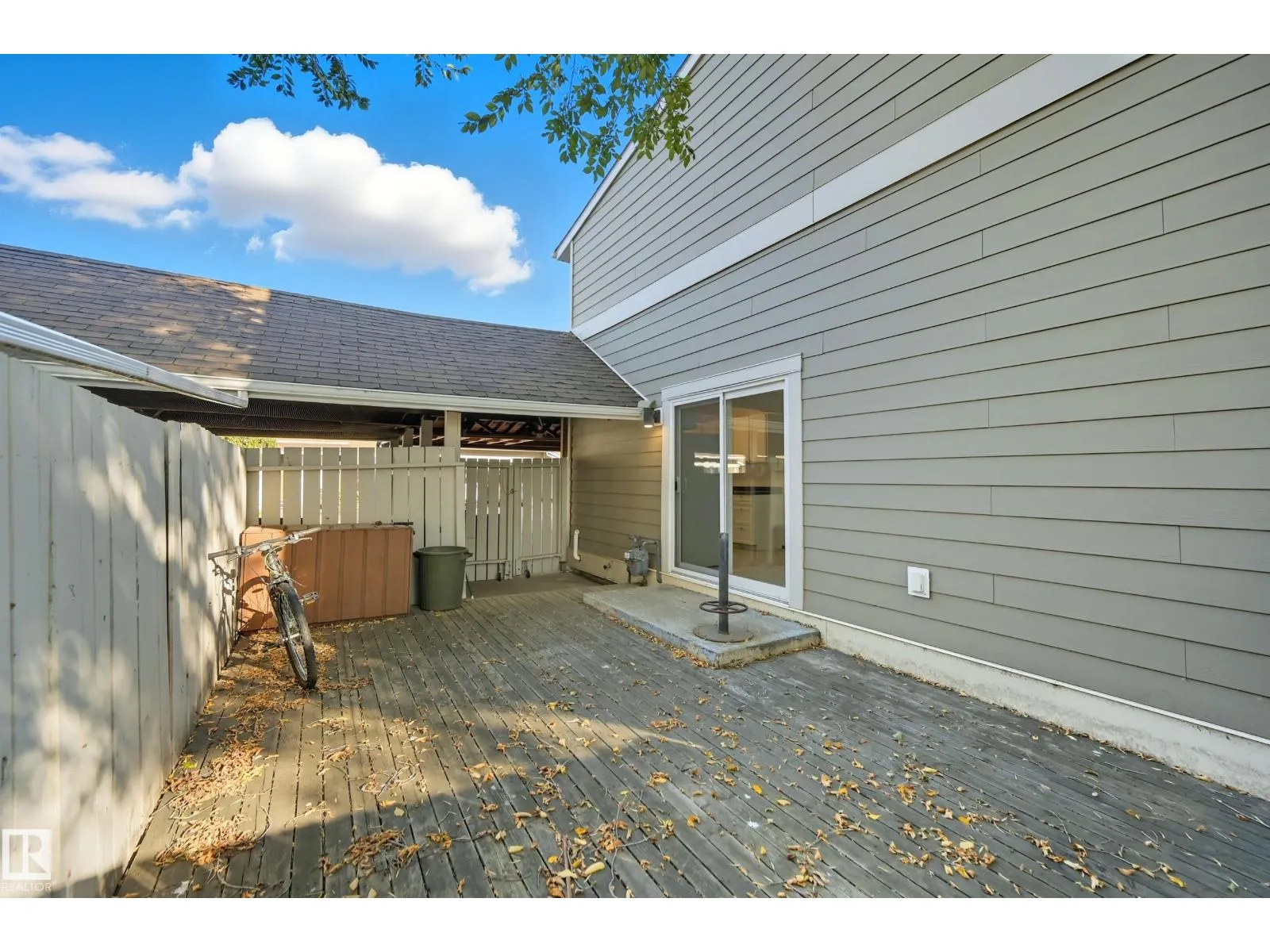 7621 40 AV NW