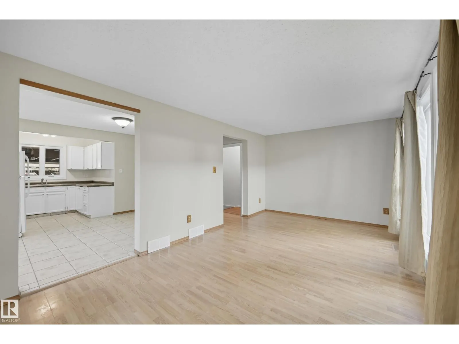 7621 40 AV NW