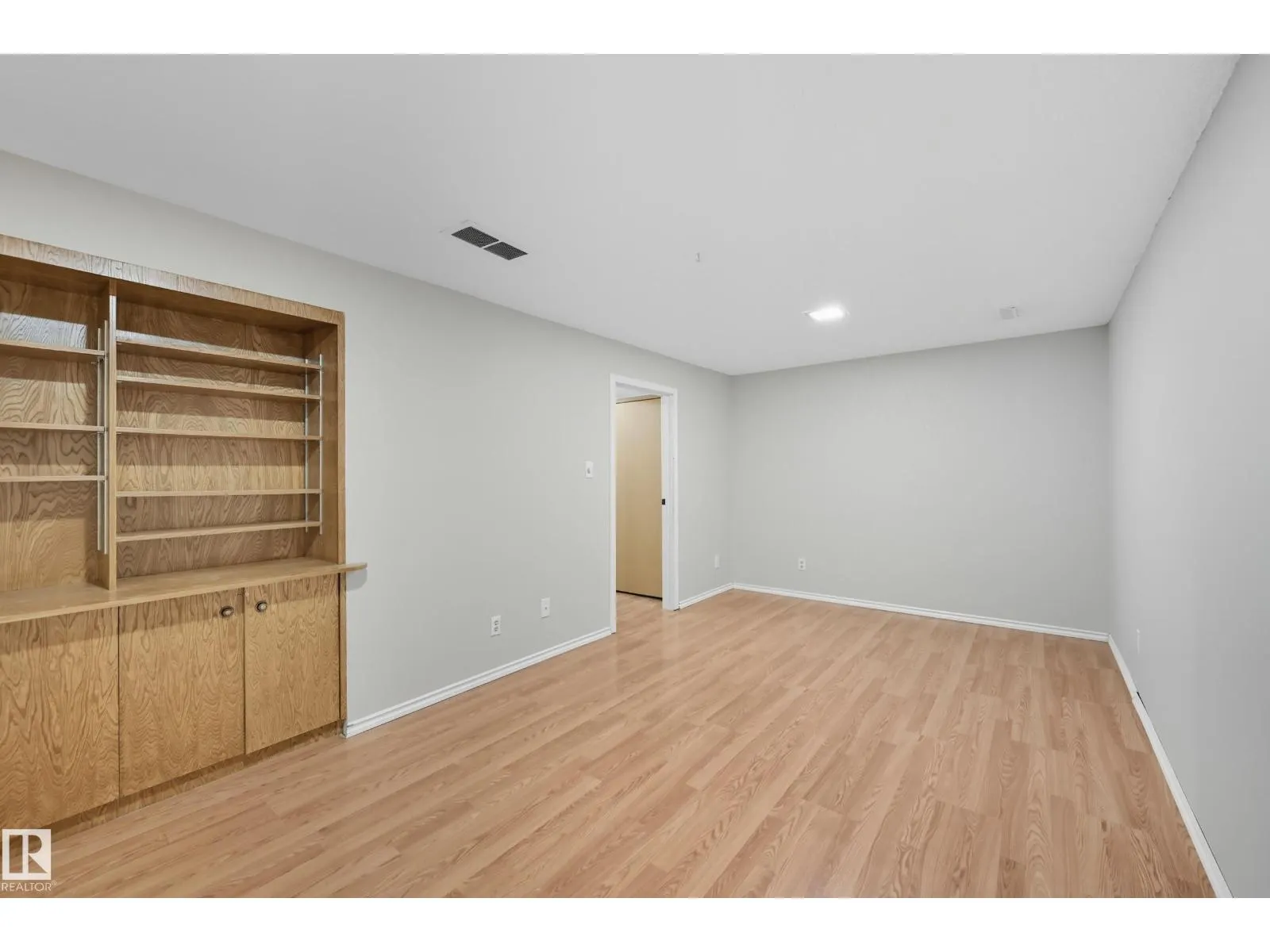 7621 40 AV NW