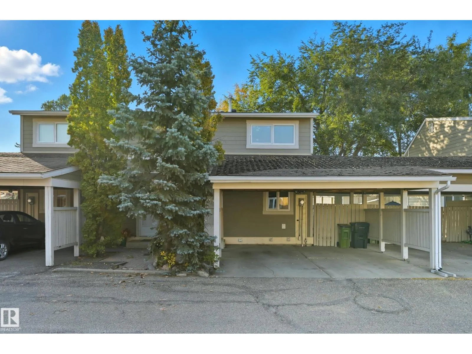 7621 40 AV NW