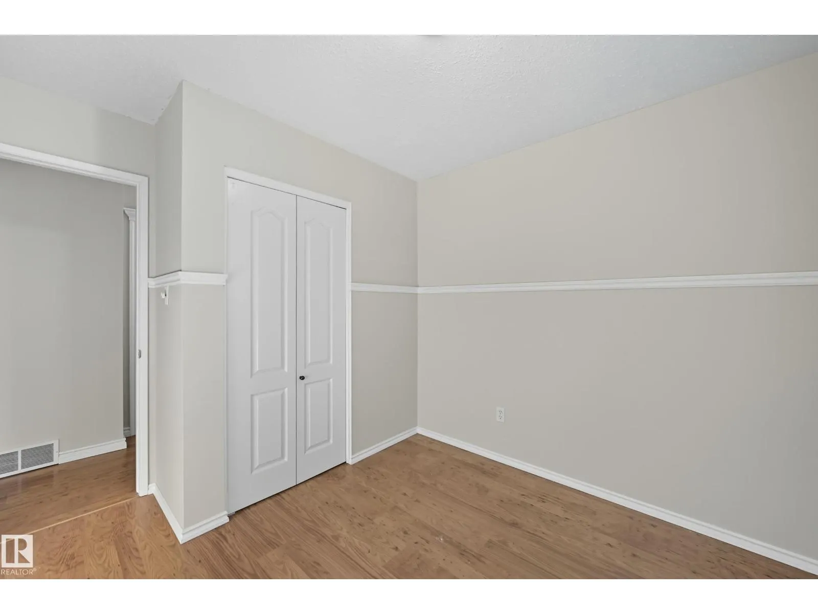 7621 40 AV NW