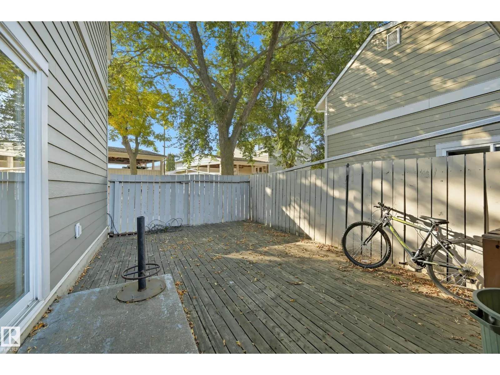 7621 40 AV NW