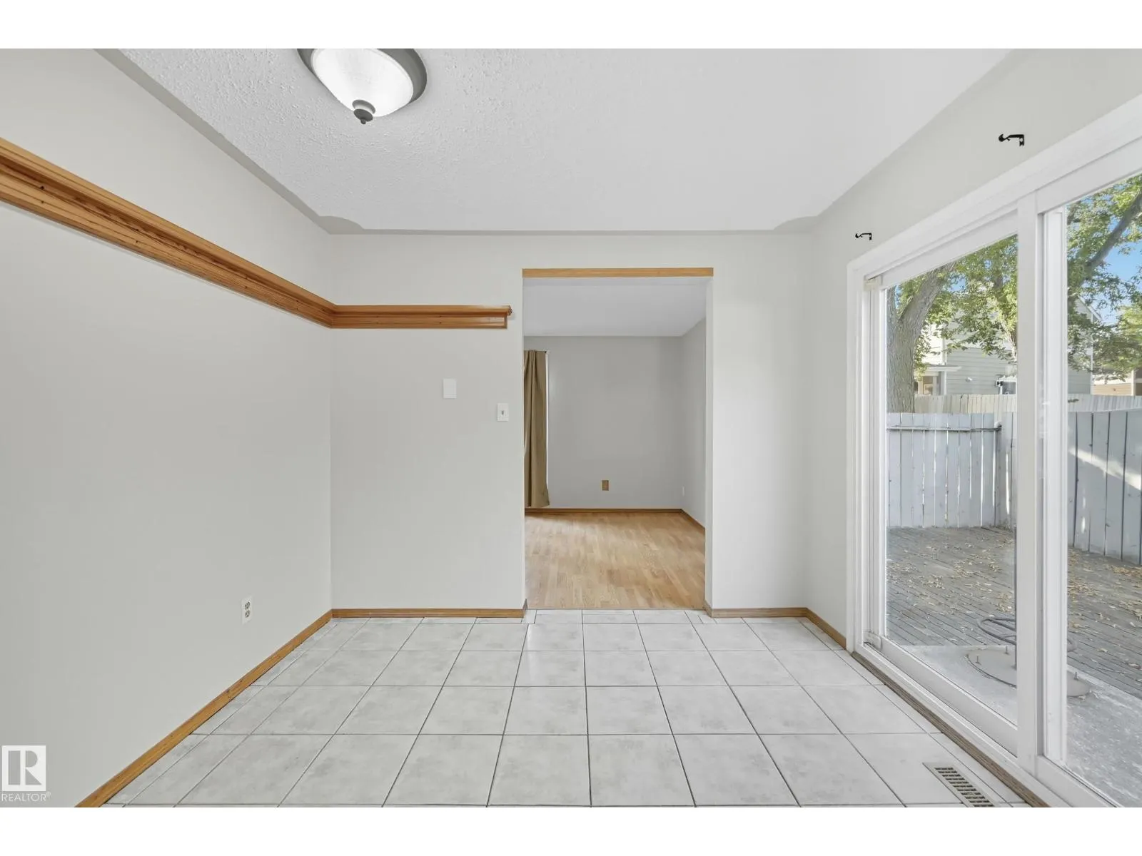 7621 40 AV NW