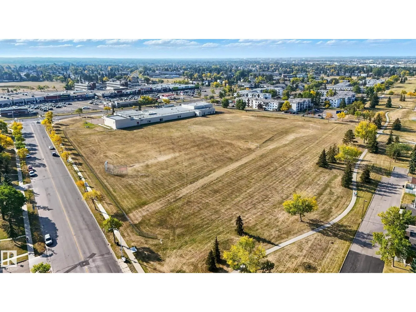 7621 40 AV NW