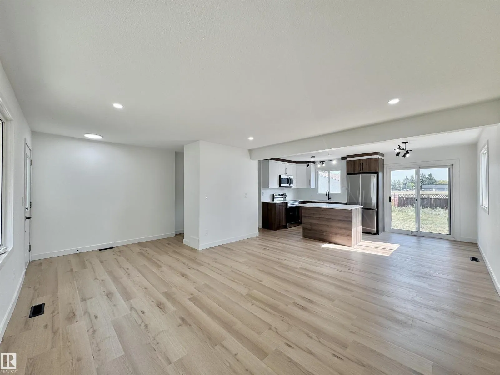 9607 95 ST