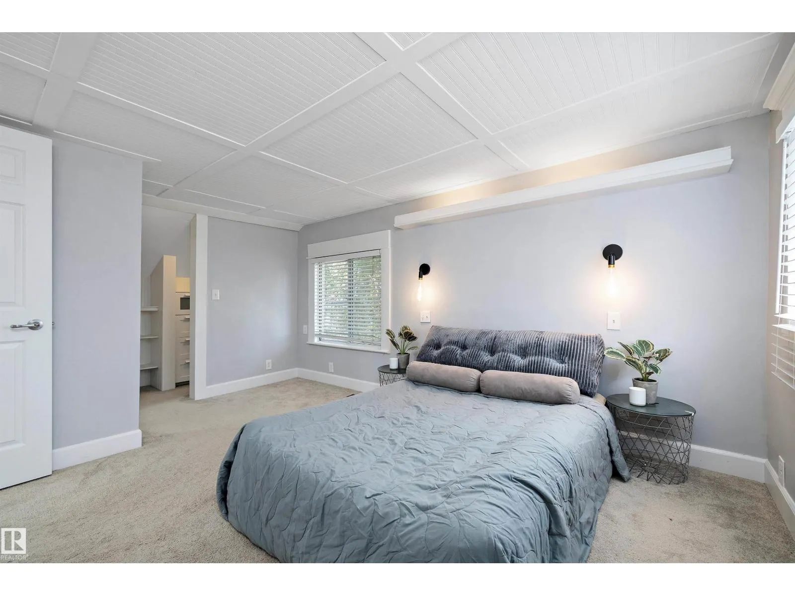 8702 92A AV NW